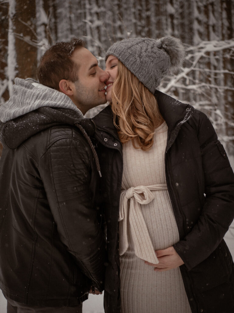 Schwangere Frau mit ihrem Mann